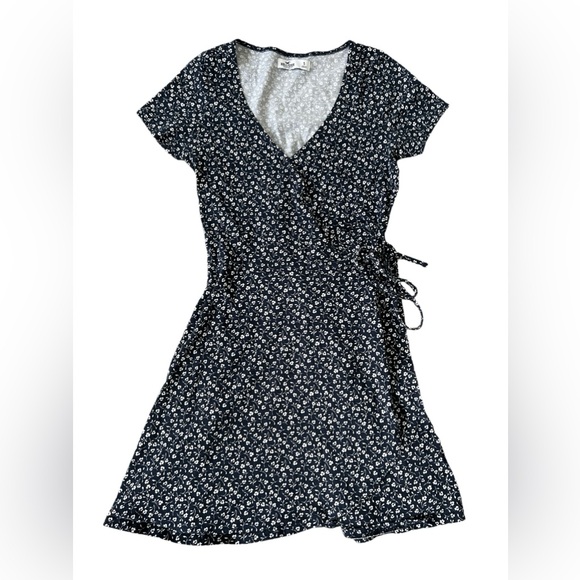 Hollister Navy Blue Flowers Wrap Dress Size Small - Picture 1 of 15